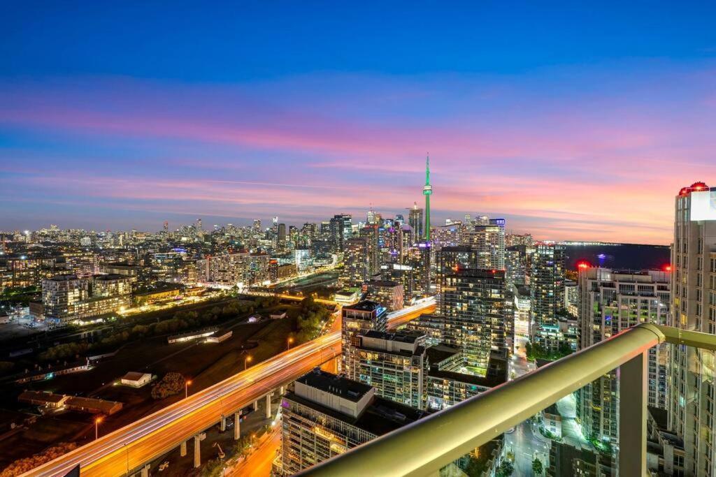 Penthouse Corner Suite With Panoramic 12 Ft Windows Toronto Esterno foto